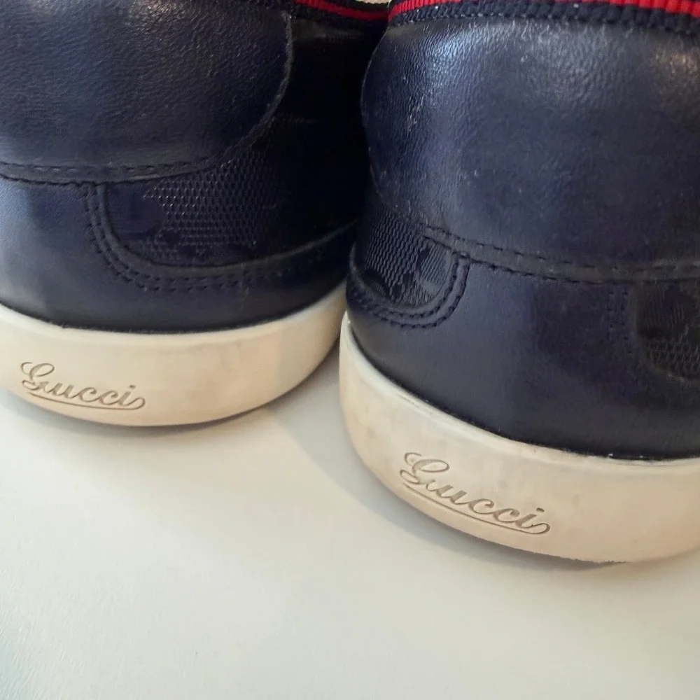 Gucci Mens GG Monogram Navy Blue Leather Low Top Sneakers 233321 Size 10G